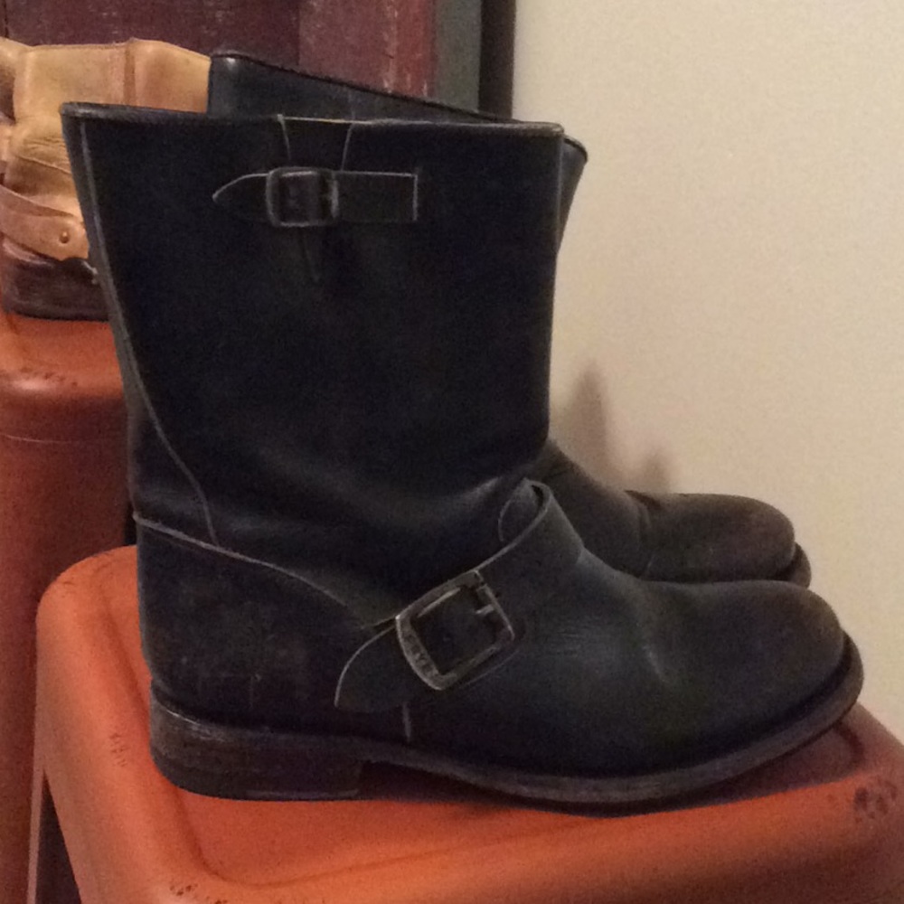 Frye Veronica short boot